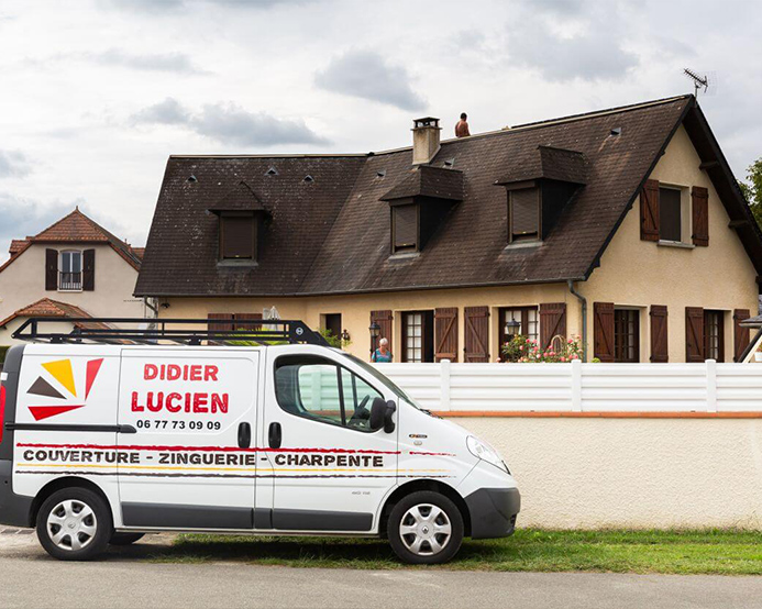 Rénovation toiture Pau, Rénovation toiture Lescar, Couverture Lescar, Couverture Pau, Zinguerie Pau, Zinguerie Lescar, Débords de toit en lambris PVC Pau, Débords de toit en lambris PVC Lescar,Démoussage toiture Pau, Démoussage toiture Lescar